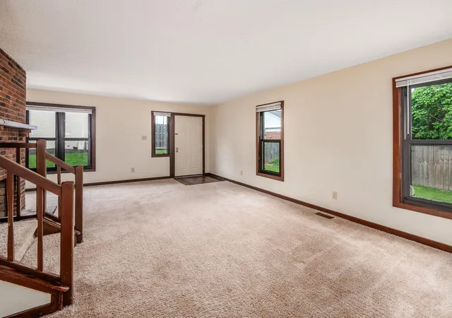 Homes for sale in Dublin, OH | 424 Edinburgh Rd, Dublin, OH 43017 | MLS# 226022022