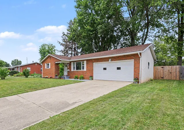 Homes for sale in Mount Sterling, OH | 178 Cliffview Dr, Mount Sterling, OH 43143 | MLS# 226021998