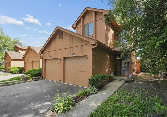 2nd image of 1781 Sawgrass Dr #BLDG B, Reynoldsburg, OH 43068 | MLS# 226022308