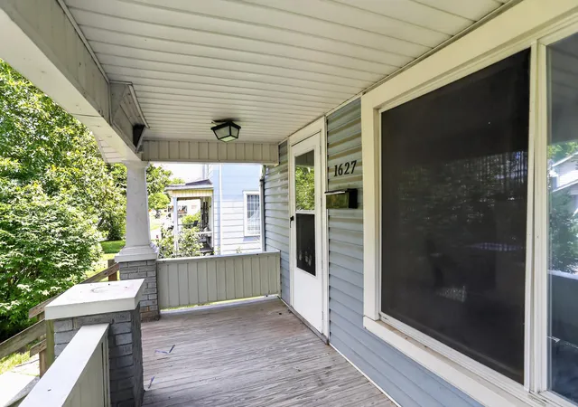 Homes for sale in Columbus, OH | 1627 Manchester Ave, Columbus, OH 43211 | MLS# 226023239