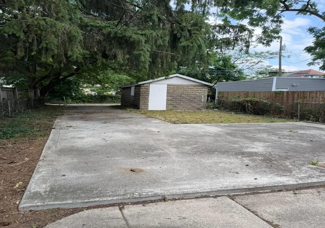 Photo 3 of Single family home for sale at 910 S Champion Ave, Columbus, OH 43206 | MLS# 226021972 | Listing updated on 2026-09-10