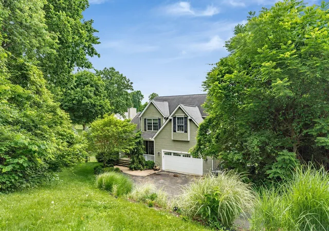 Homes for sale in Granville, OH | 170 Rose Dr, Granville, OH 43023 | MLS# 226022094