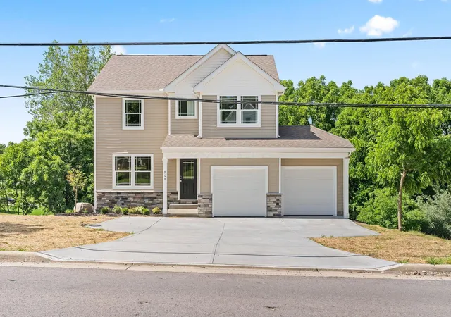 2nd image of 908 Eastern Ave, Bellefontaine, OH 43311 | MLS# 226022045