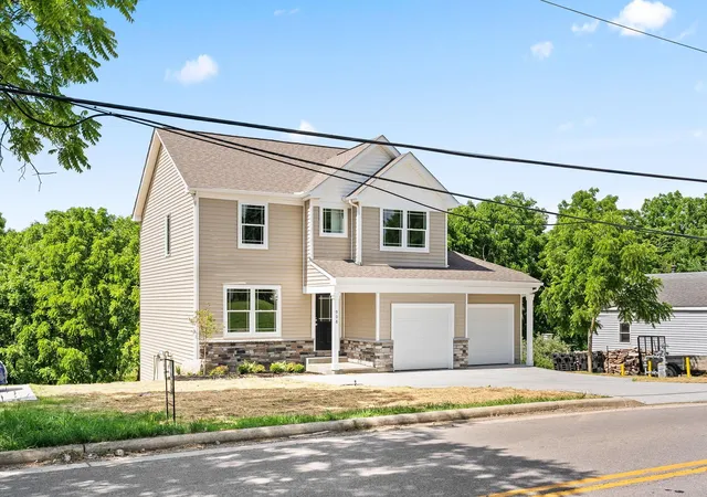 5th image of 908 Eastern Ave, Bellefontaine, OH 43311 | MLS# 226022045