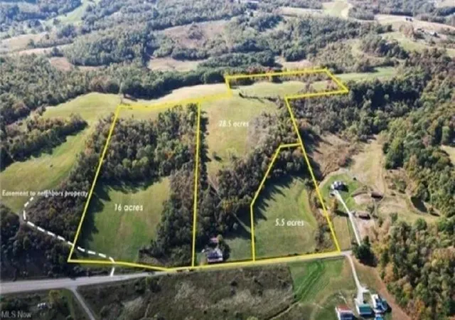 Homes for sale in Frazeysburg, OH | 12175 Old Riley Rd, Frazeysburg, OH 43822 | MLS# 226022058