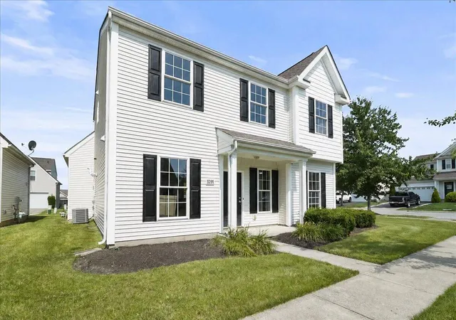 Homes for sale in Blacklick, OH | 1091 Eberton Ave, Blacklick, OH 43004 | MLS# 226023511