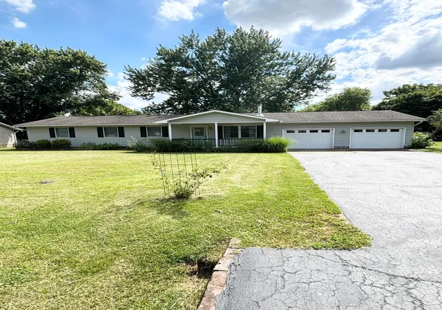 Homes for sale in Washington Court House, OH | 755 Leslie Nw, Washington Court House, OH 43160 | MLS# 226022068