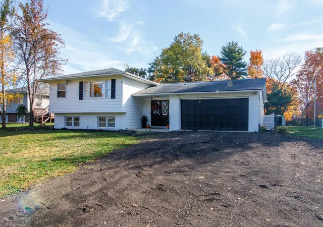 3rd image of 3548 S Hamilton Rd, Columbus, OH 43232 | MLS# 226022088
