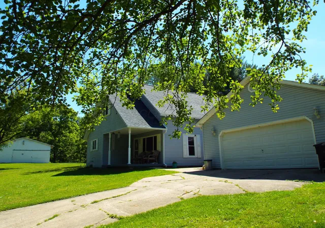 Homes for sale in Vinton, OH | 2964 Tick Ridge Rd, Vinton, OH 45686 | MLS# 226022158