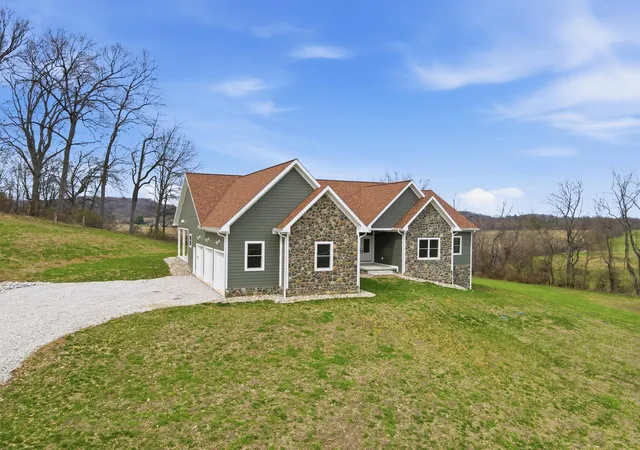 3rd image of 3597 Country Club Rd Sw, Lancaster, OH 43130 | MLS# 226022249