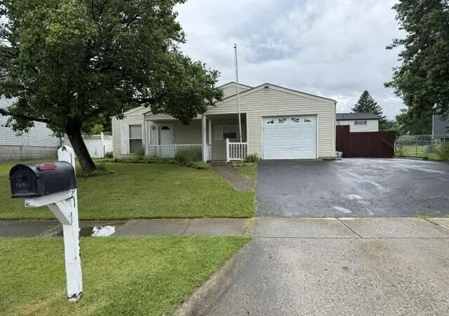 3rd image of 1831 Rock Creek Dr, Grove City, OH 43123 | MLS# 226022325
