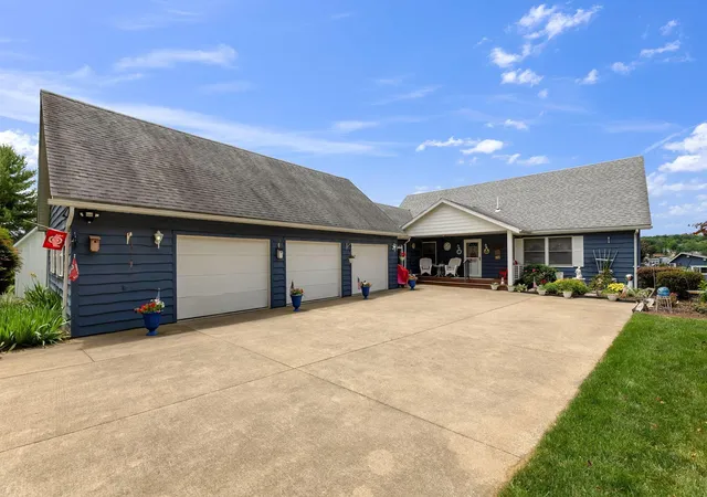 Homes for sale in Howard, OH | 3807 Apple Valley Dr, Howard, OH 43028 | MLS# 226022372