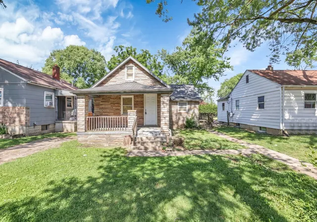Homes for sale in Columbus, OH | 2717 Mcguffey Rd, Columbus, OH 43211 | MLS# 226022418