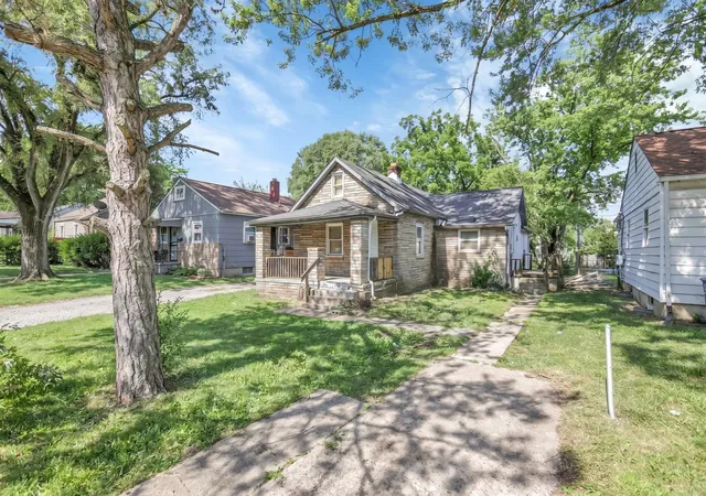 Homes for sale in Columbus, OH | 2717 Mcguffey Rd, Columbus, OH 43211 | MLS# 226022418