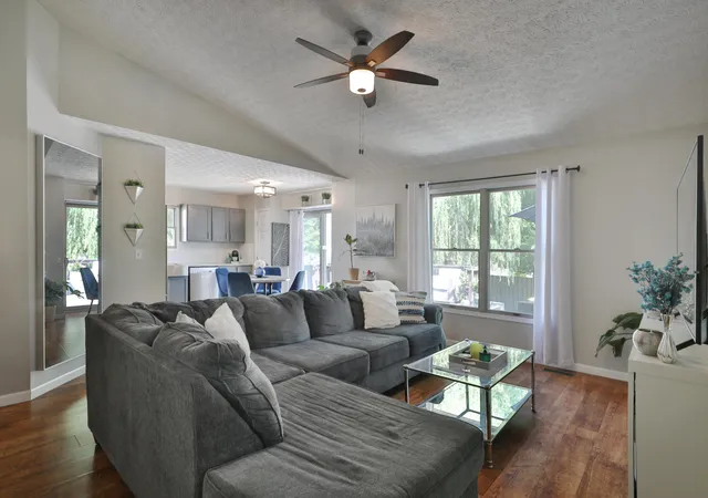 4th image of 354 Holly Grove Rd, Lewis Center, OH 43035 | MLS# 226023399