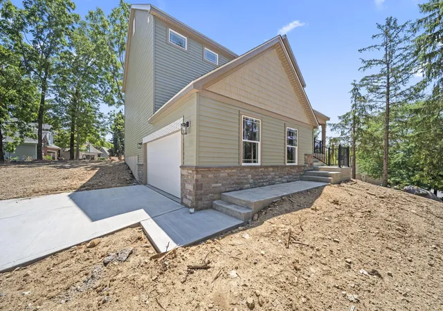 2nd image of 1800 Whispering Pines Ln, Bellefontaine, OH 43311 | MLS# 226022588