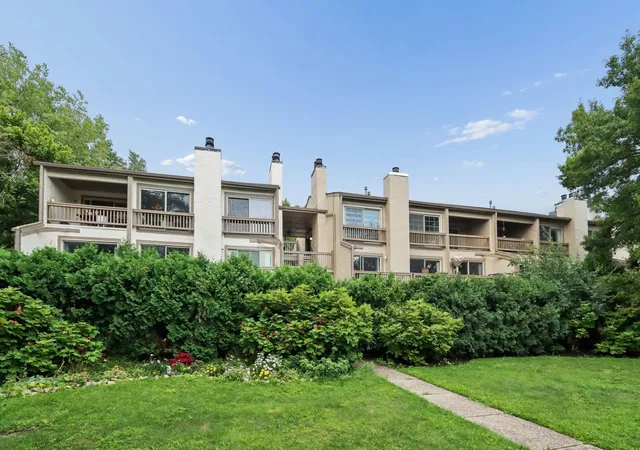 2nd image of 1218 Lake Shore #B, Columbus, OH 43204 | MLS# 226030438