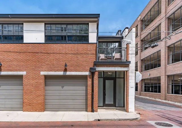 Condo for sale at 742 N Pearl St, Columbus, OH 43215 | MLS# 226025543