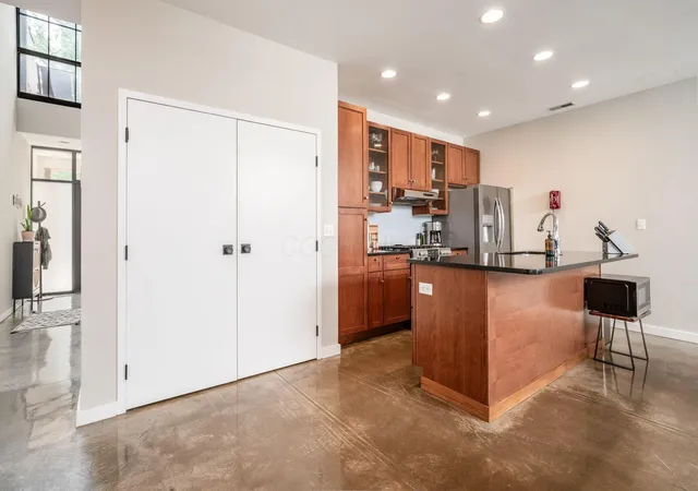 Photo 4 of Condo for sale at 742 N Pearl St, Columbus, OH 43215 | MLS# 226025543 | Listing updated on 2026-09-18