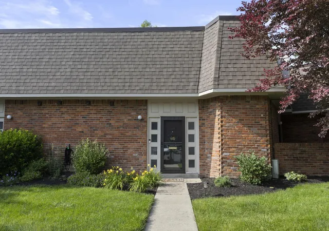 Homes for sale in Columbus, OH | 1580 Lafayette Dr, Columbus, OH 43220 | MLS# 226022295