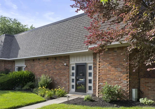 Homes for sale in Columbus, OH | 1580 Lafayette Dr, Columbus, OH 43220 | MLS# 226022295