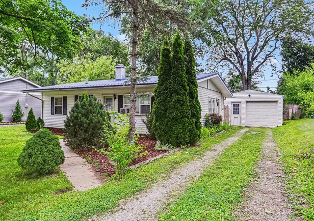 Photo 1 of Single family home for sale at 712 Meadow Dr, Newark, OH 43055 | MLS# 226022426 | Listing updated on 2026-07-29