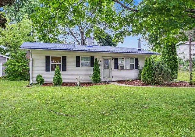 Photo 3 of Single family home for sale at 712 Meadow Dr, Newark, OH 43055 | MLS# 226022426 | Listing updated on 2026-07-29