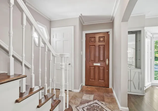 Photo 3 of Single family home for sale at 2724 Sherwood Rd, Columbus, OH 43209 | MLS# 226023262 | Listing updated on 2026-10-26