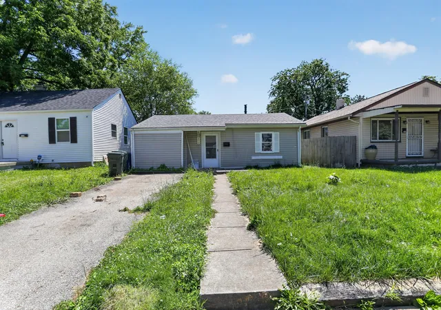 Homes for sale in Columbus, OH | 2510 Hiawatha St, Columbus, OH 43211 | MLS# 226023241