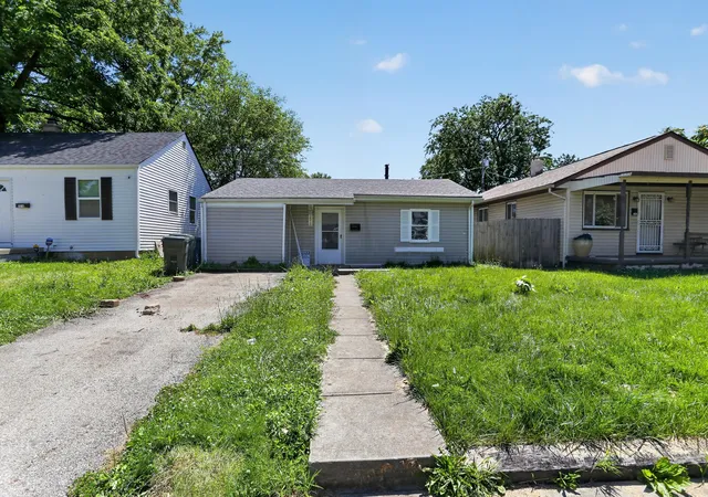 Homes for sale in Columbus, OH | 2510 Hiawatha St, Columbus, OH 43211 | MLS# 226023241