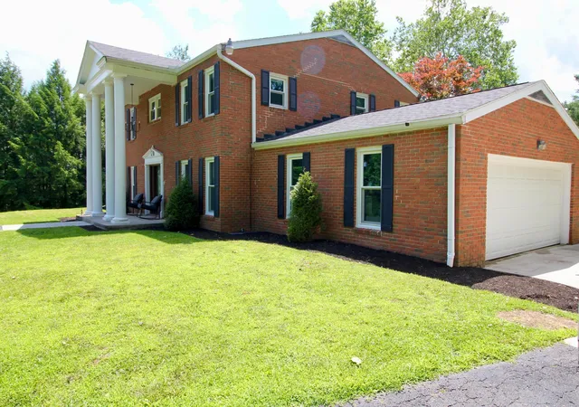 Homes for sale in Granville, OH | 306 Beechwood Dr, Granville, OH 43023 | MLS# 226022687
