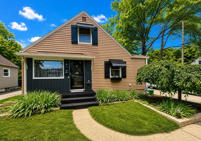Photo 1 of Single family home for sale at 372 E Lincoln Ave, Columbus, OH 43214 | MLS# 226022485 | Listing updated on 2026-09-02