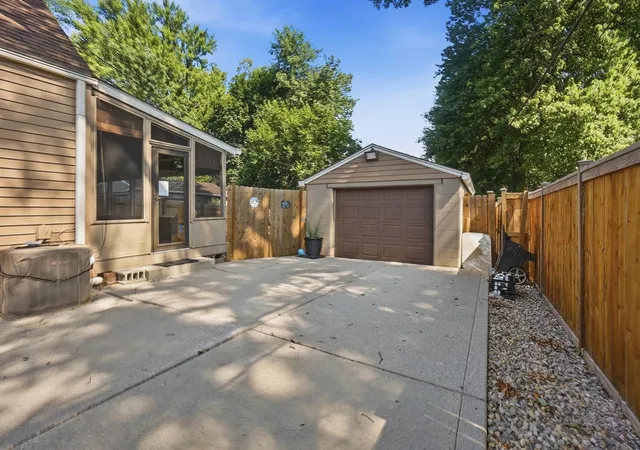 Photo 3 of Single family home for sale at 372 E Lincoln Ave, Columbus, OH 43214 | MLS# 226022485 | Listing updated on 2026-09-02