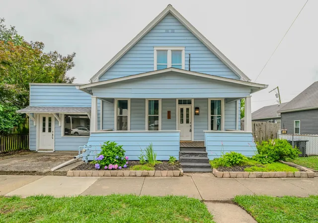 Homes for sale in Nelsonville, OH | 363 Poplar St, Nelsonville, OH 45764 | MLS# 226024011