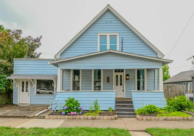 Homes for sale in Nelsonville, OH | 363 Poplar St, Nelsonville, OH 45764 | MLS# 226024011