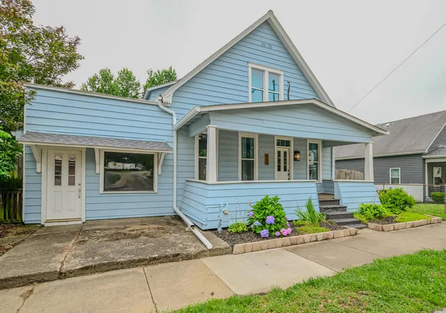 Homes for sale in Nelsonville, OH | 363 Poplar St, Nelsonville, OH 45764 | MLS# 226024011