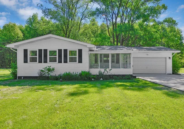 Homes for sale in Galena, OH | 3543 S State Route 605, Galena, OH 43021 | MLS# 226022514