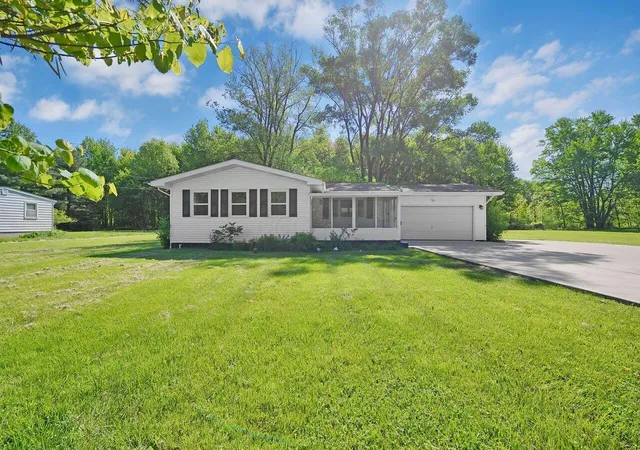 Homes for sale in Galena, OH | 3543 S State Route 605, Galena, OH 43021 | MLS# 226022514