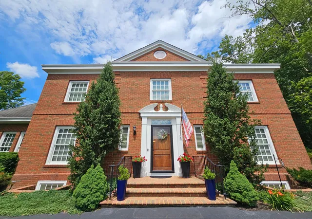 Photo 2 of Mansion for sale at 4184 Baughman Grant, New Albany, OH 43054 | MLS# 226023852 | Listing updated on 2026-09-10