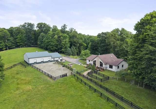Photo 4 of Single family home for sale at 1825 Chickasaw Ln, Sugar Grove, OH 43155 | MLS# 226022635 | Listing updated on 2026-07-28