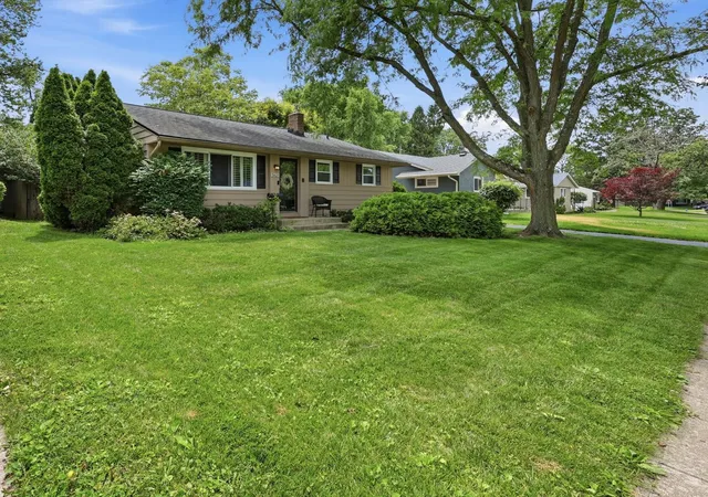 Homes for sale in Columbus, OH | 361 E Stafford Ave, Columbus, OH 43085 | MLS# 226022586