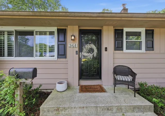 Photo 3 of Single family home for sale at 361 E Stafford Ave, Worthington, OH 43085 | MLS# 226022586 | Listing updated on 2026-10-25