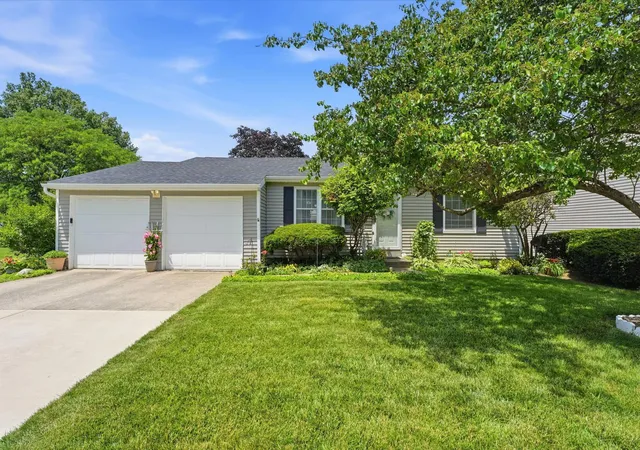 Homes for sale in Columbus, OH | 4913 Pear Tree Ct, Columbus, OH 43230 | MLS# 226022748