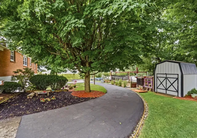 3rd image of 2072 N Columbus St, Lancaster, OH 43130 | MLS# 226022893