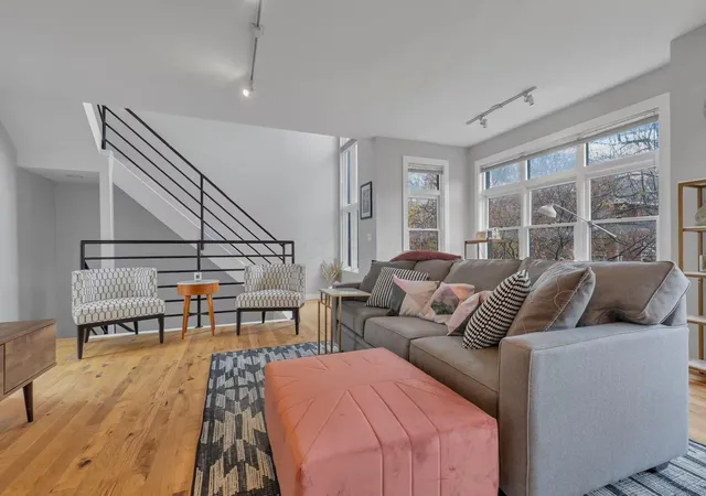 3rd image of 233 W Poplar Ave #2, Columbus, OH 43215 | MLS# 226022722