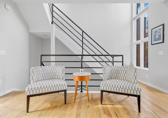 4th image of 233 W Poplar Ave #2, Columbus, OH 43215 | MLS# 226022722