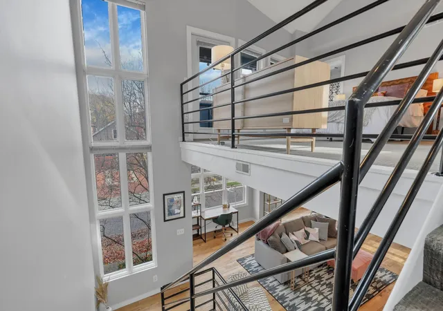 5th image of 233 W Poplar Ave #2, Columbus, OH 43215 | MLS# 226022722