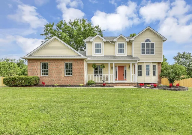 1st image of 1401 Beverly Hills Dr, Lancaster, OH 43130 | MLS# 226023820