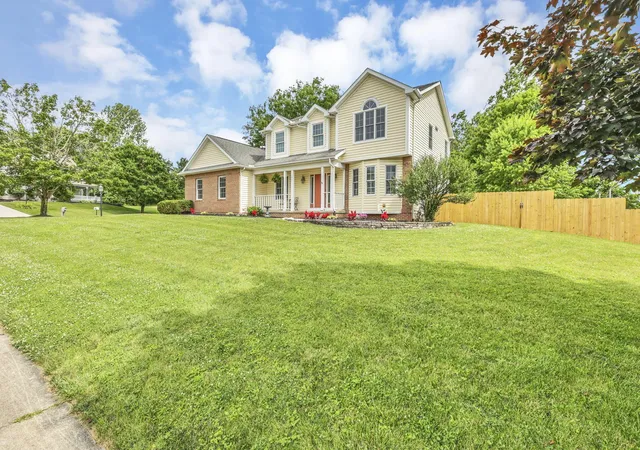 3rd image of 1401 Beverly Hills Dr, Lancaster, OH 43130 | MLS# 226023820