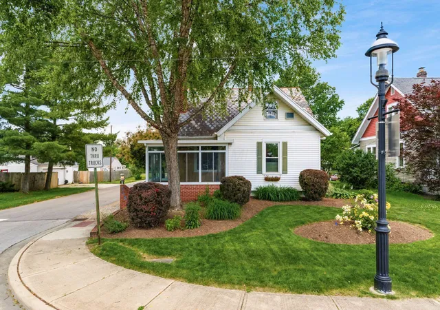 image of 248 N High St, Canal Winchester, OH 43110 | MLS# 226022800